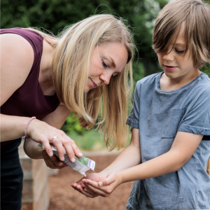 Mehr über den Artikel erfahren Aussaat im Februar mit Kindern – entspannt in die Gartensaison starten