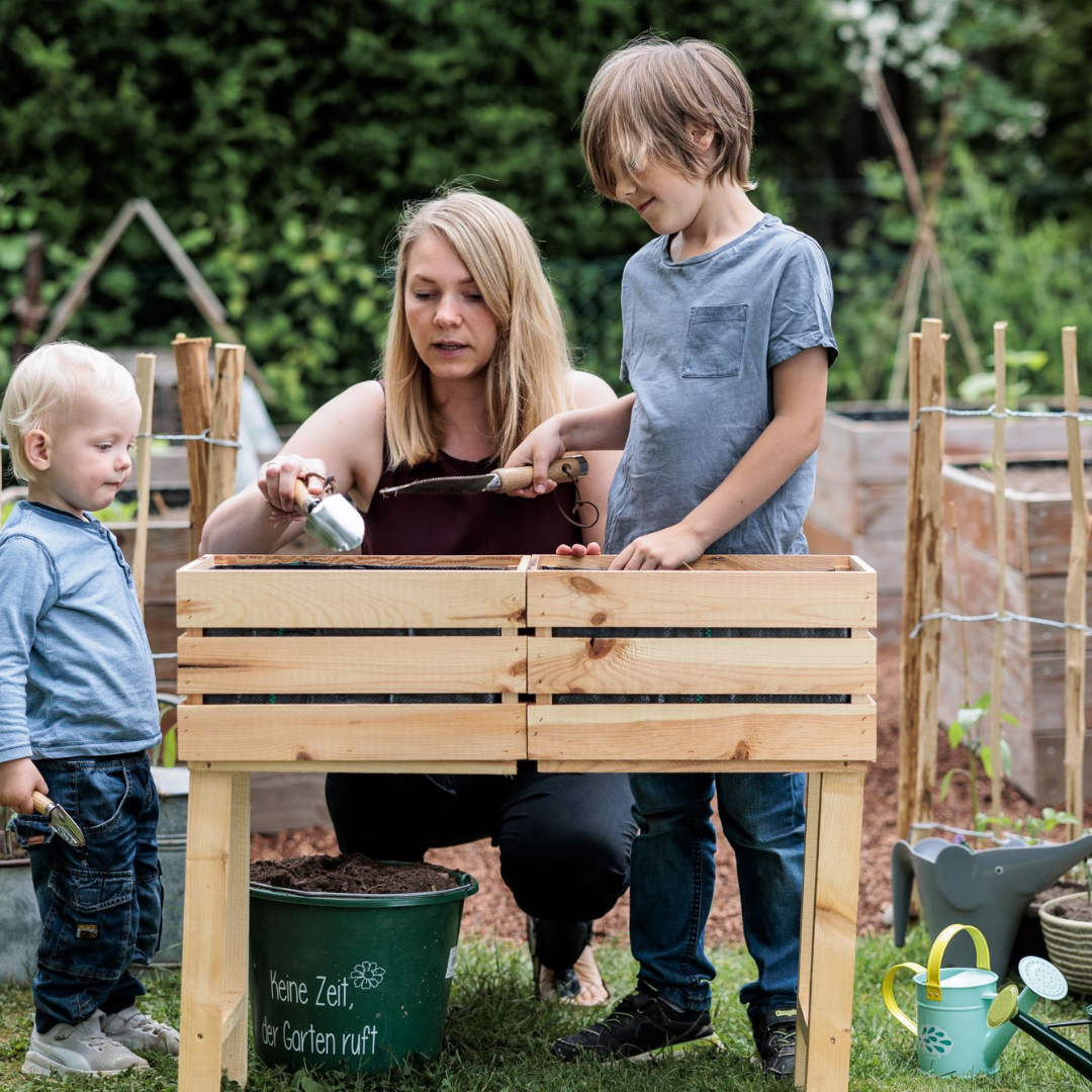 Hochbeet aus zwei Holzkisten bauen