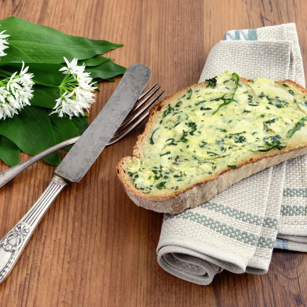 Mit Kindern Bärlauchbutter herstellen